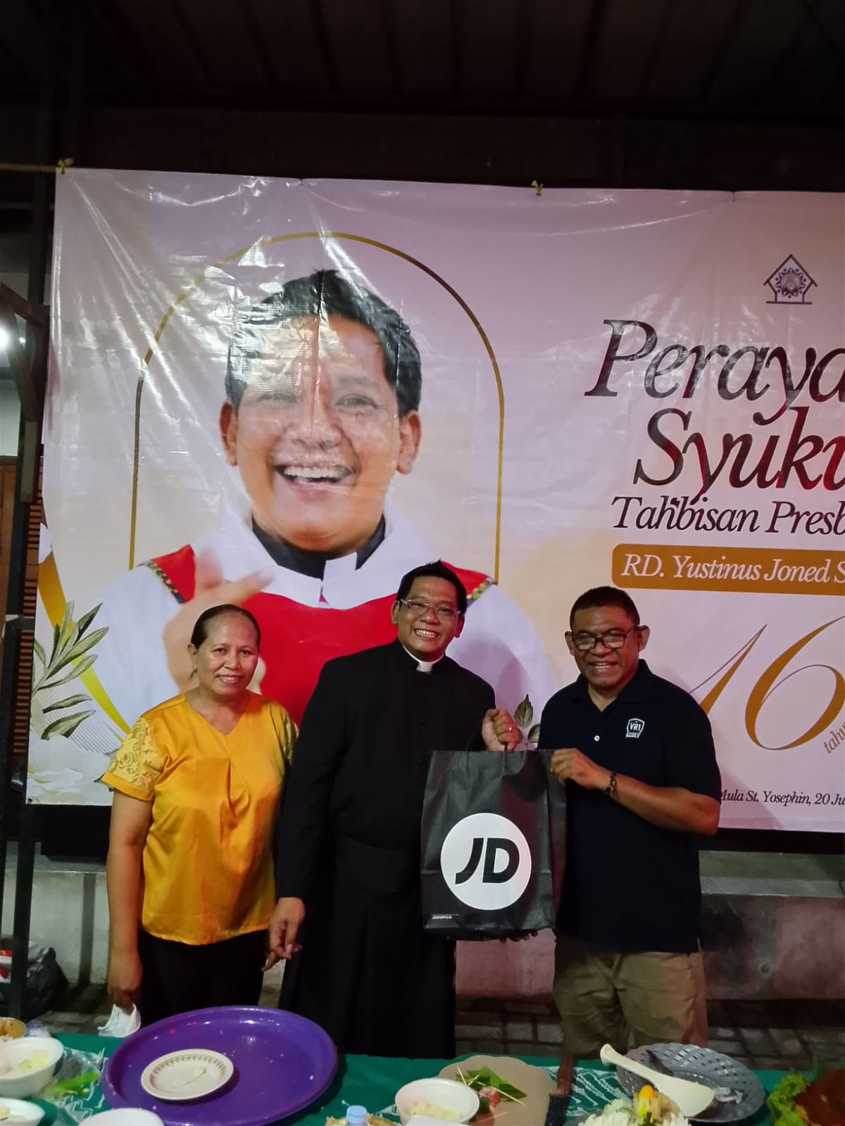 Romo Yustinus Joned Saputra Rayakan HUT ke-16 Imamat: Berjalan Bersama dan Pendengar yang Baik